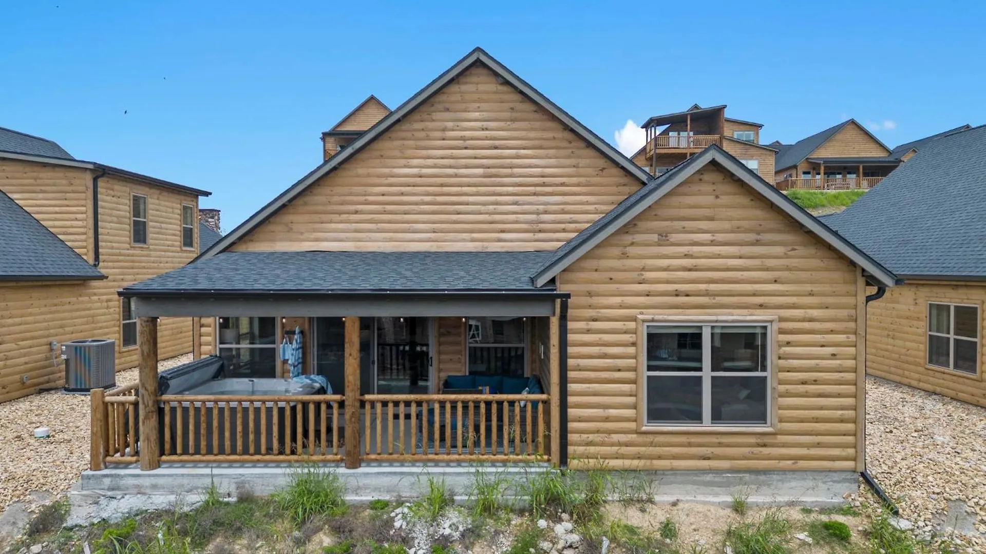 New Log Cabin, Free Local Attraction Tickets Daily, Ozark Views, Cmty Amenities! Holiday home Branson