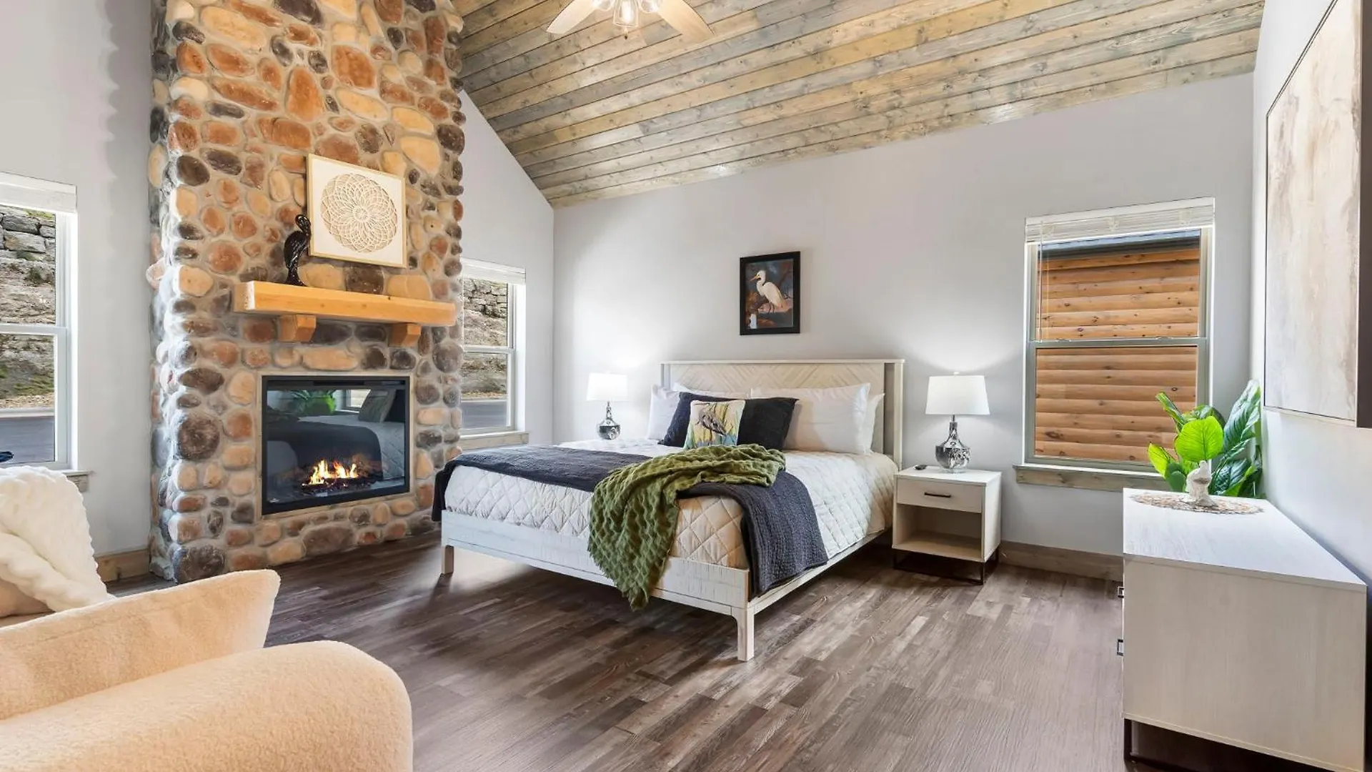 New Log Cabin, Free Local Attraction Tickets Daily, Ozark Views, Cmty Amenities! Holiday home