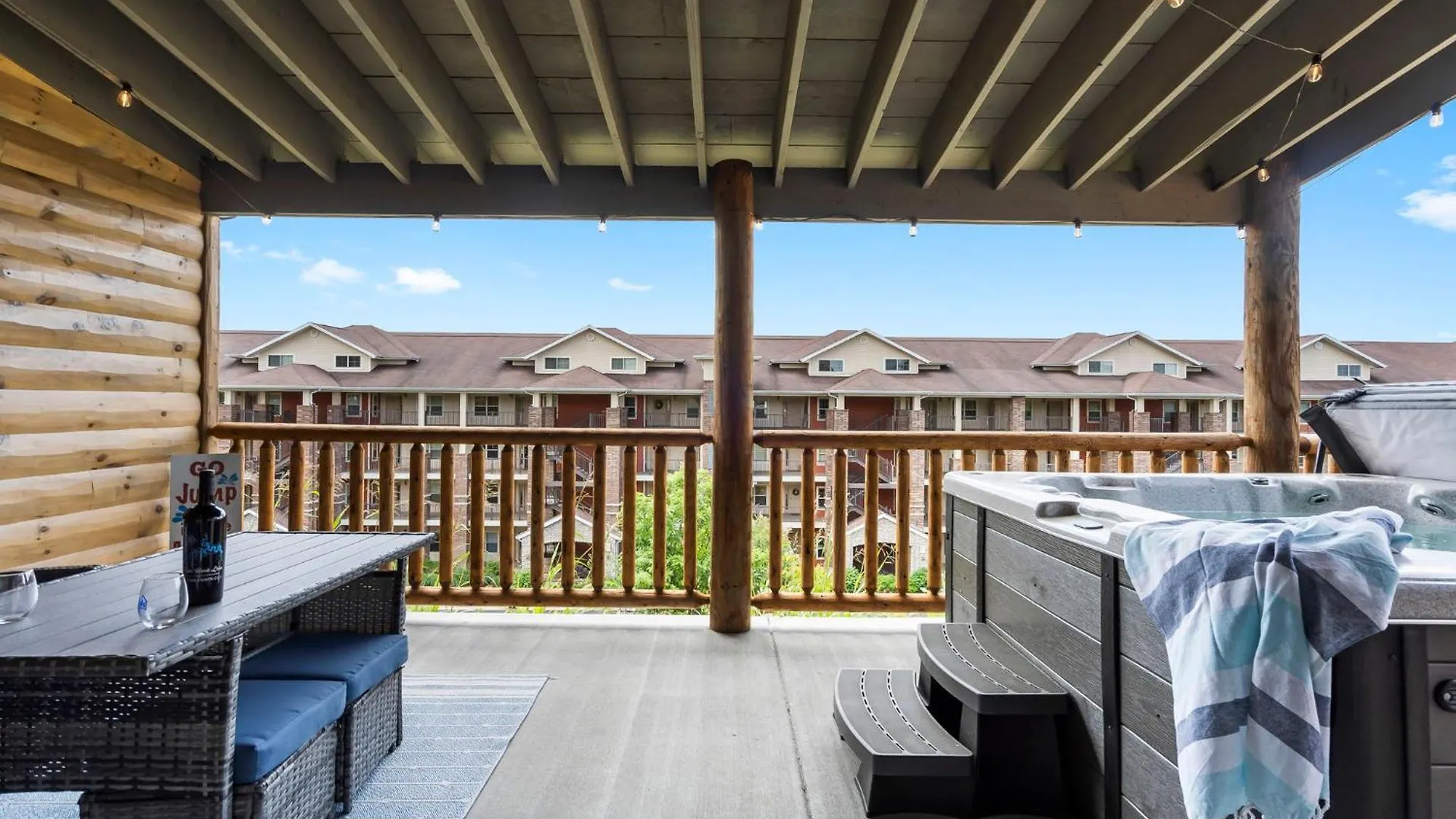 New Log Cabin, Free Local Attraction Tickets Daily, Ozark Views, Cmty Amenities! * Branson