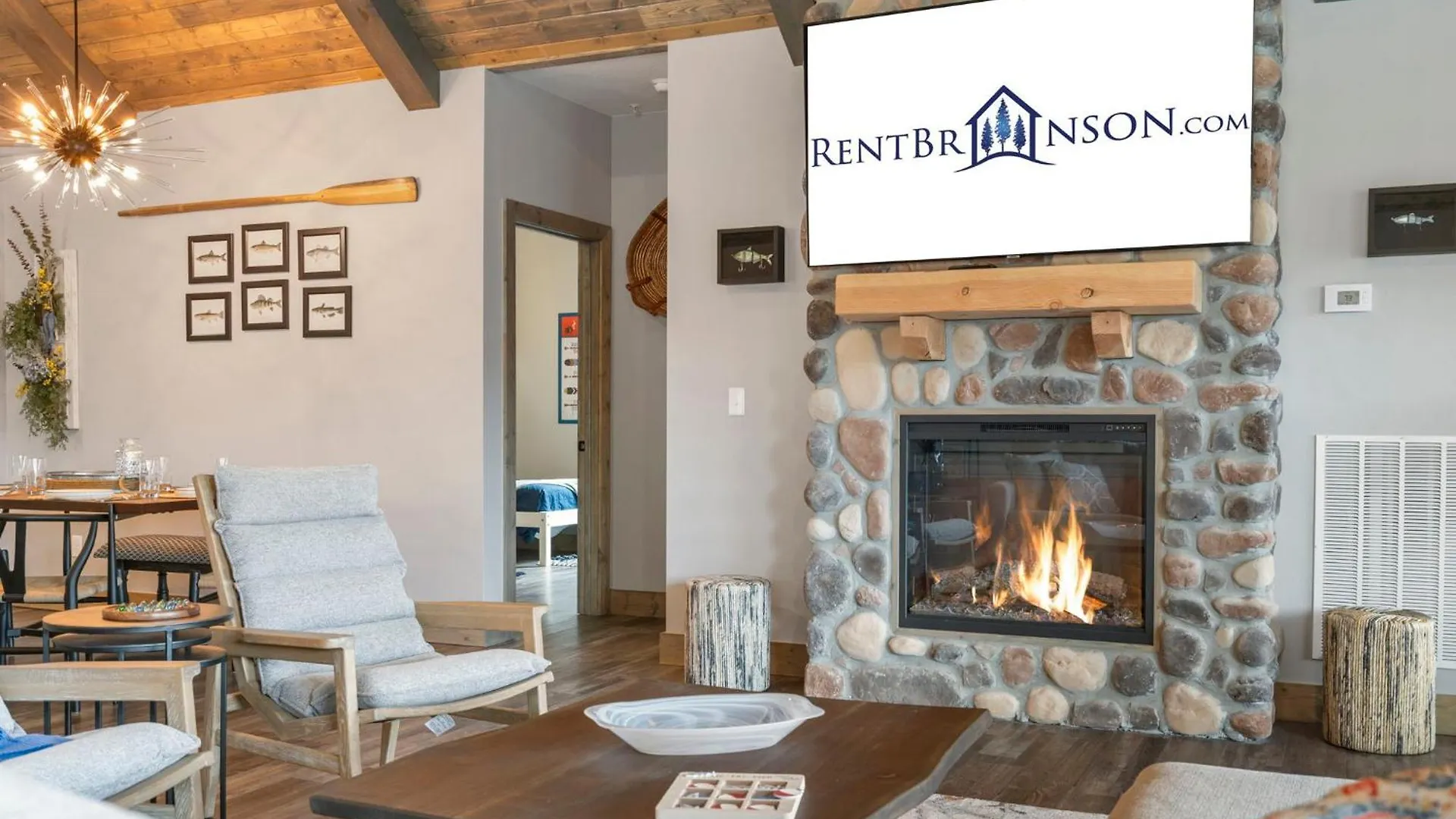 New Log Cabin, Free Local Attraction Tickets Daily, Ozark Views, Cmty Amenities! Holiday home