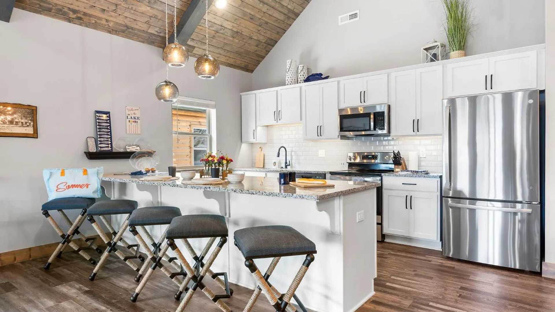 New Log Cabin, Free Local Attraction Tickets Daily, Ozark Views, Cmty Amenities! Branson