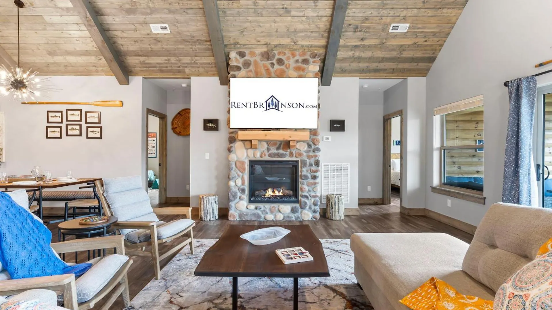 New Log Cabin, Free Local Attraction Tickets Daily, Ozark Views, Cmty Amenities! * Branson