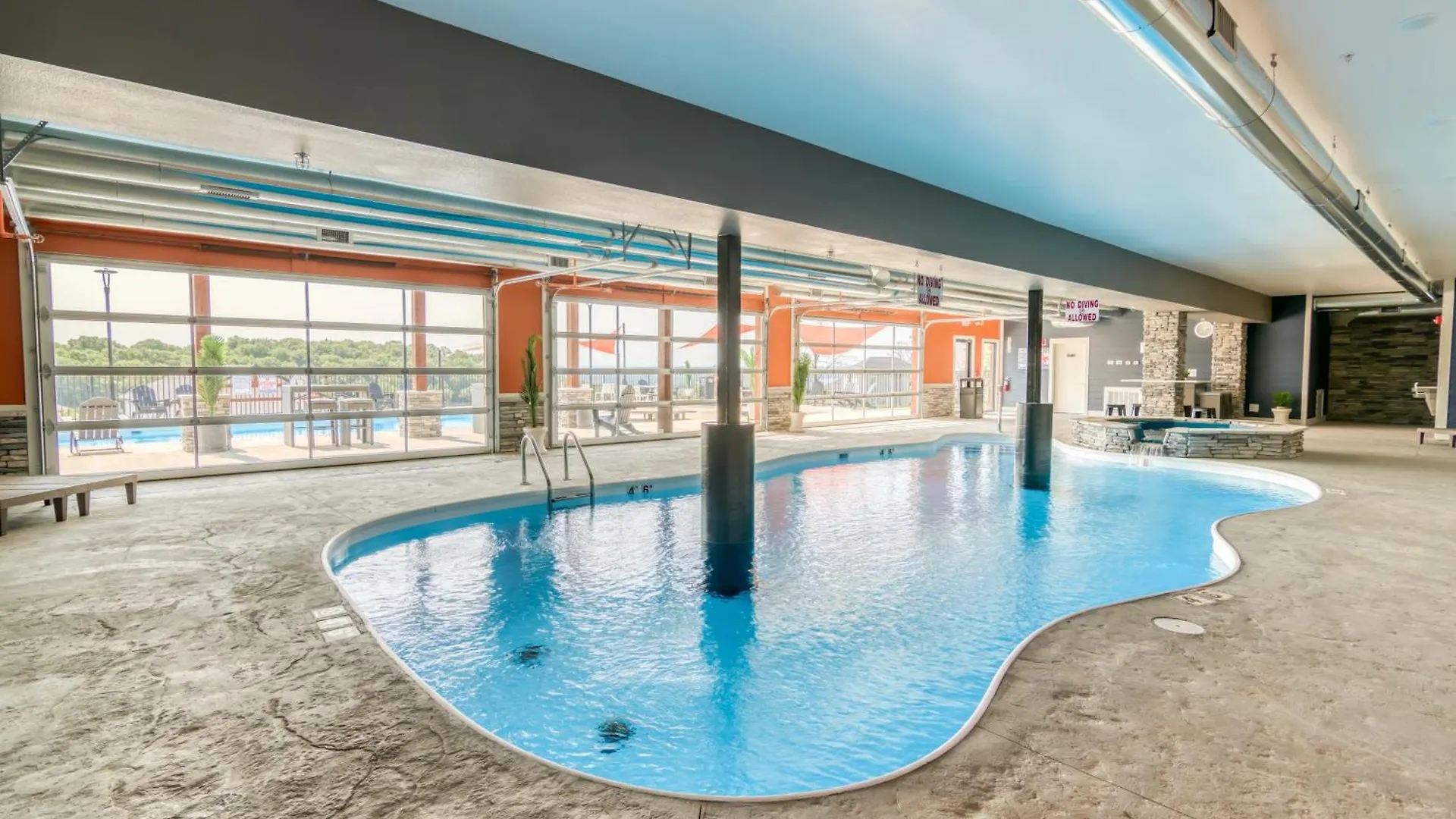 Holiday home Pvt Outdoor Pool-multiple Arcades-pvt Hot Tub-free Attraction Tickets-firepit-lake View *