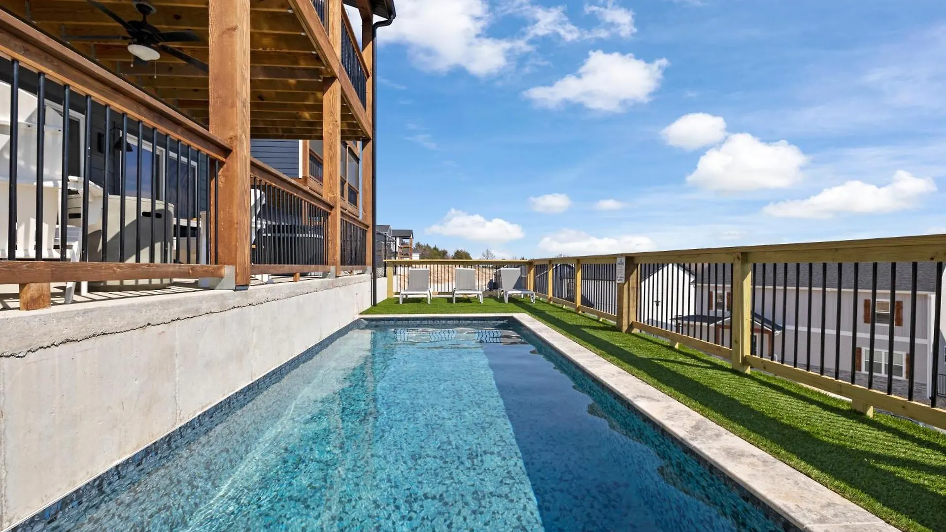 Holiday home Pvt Outdoor Pool-multiple Arcades-pvt Hot Tub-free Attraction Tickets-firepit-lake View *