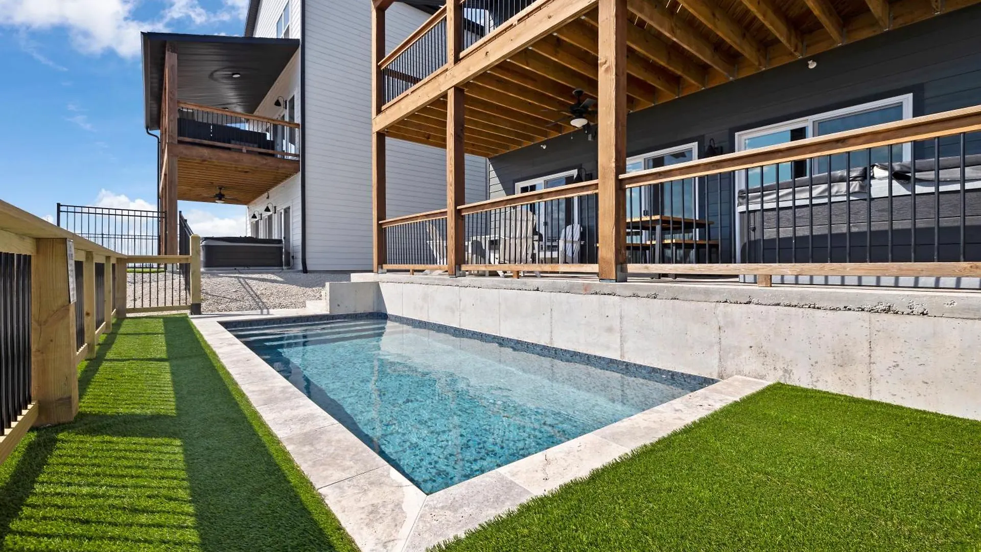 Holiday home Pvt Outdoor Pool-multiple Arcades-pvt Hot Tub-free Attraction Tickets-firepit-lake View