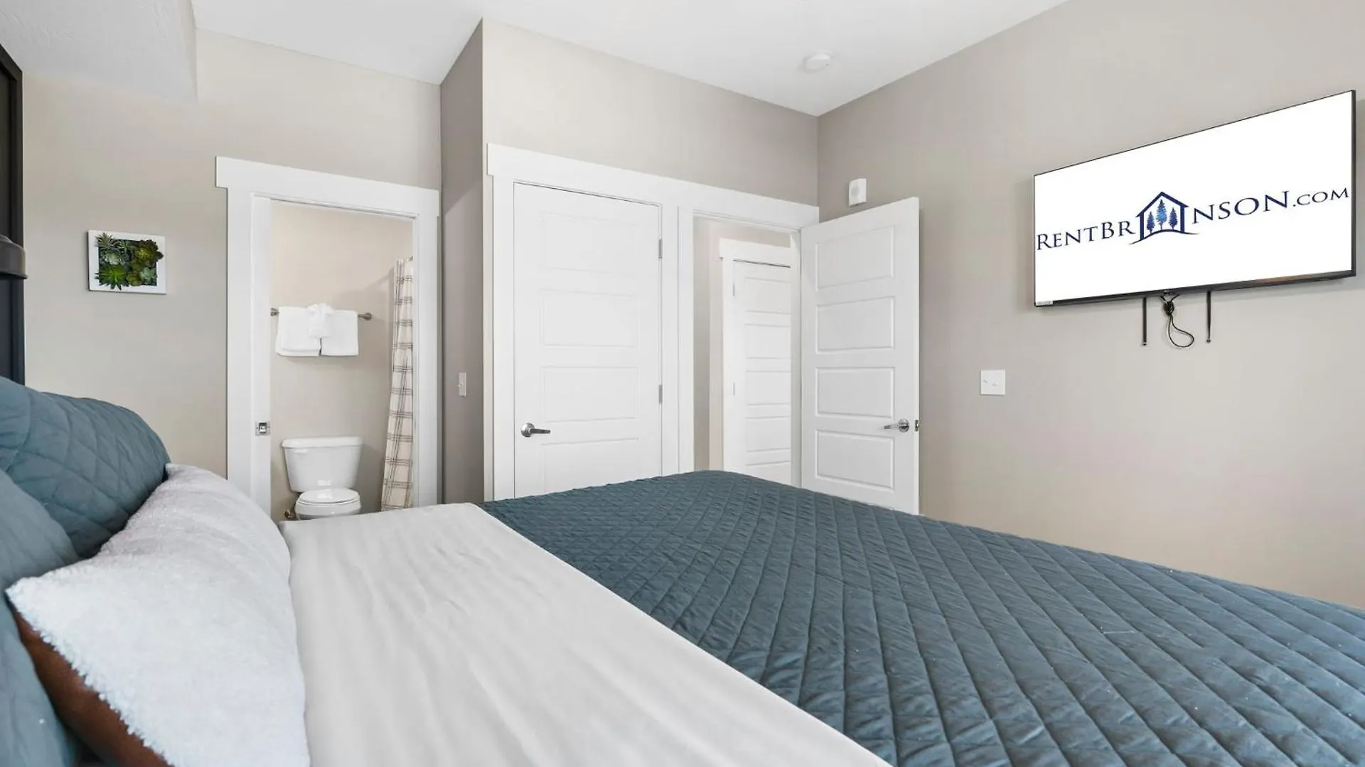Pvt Outdoor Pool-multiple Arcades-pvt Hot Tub-free Attraction Tickets-firepit-lake View Holiday home *