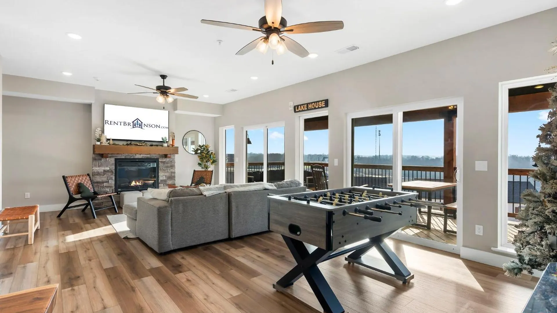 Holiday home Pvt Outdoor Pool-multiple Arcades-pvt Hot Tub-free Attraction Tickets-firepit-lake View