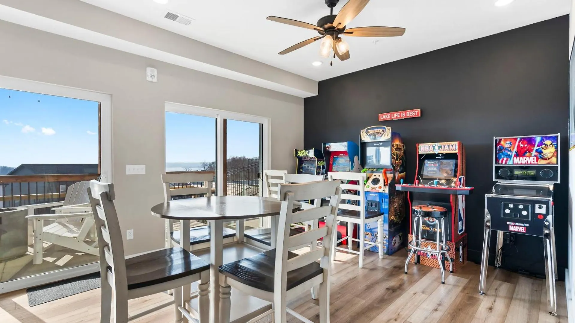 Pvt Outdoor Pool-multiple Arcades-pvt Hot Tub-free Attraction Tickets-firepit-lake View Holiday home *