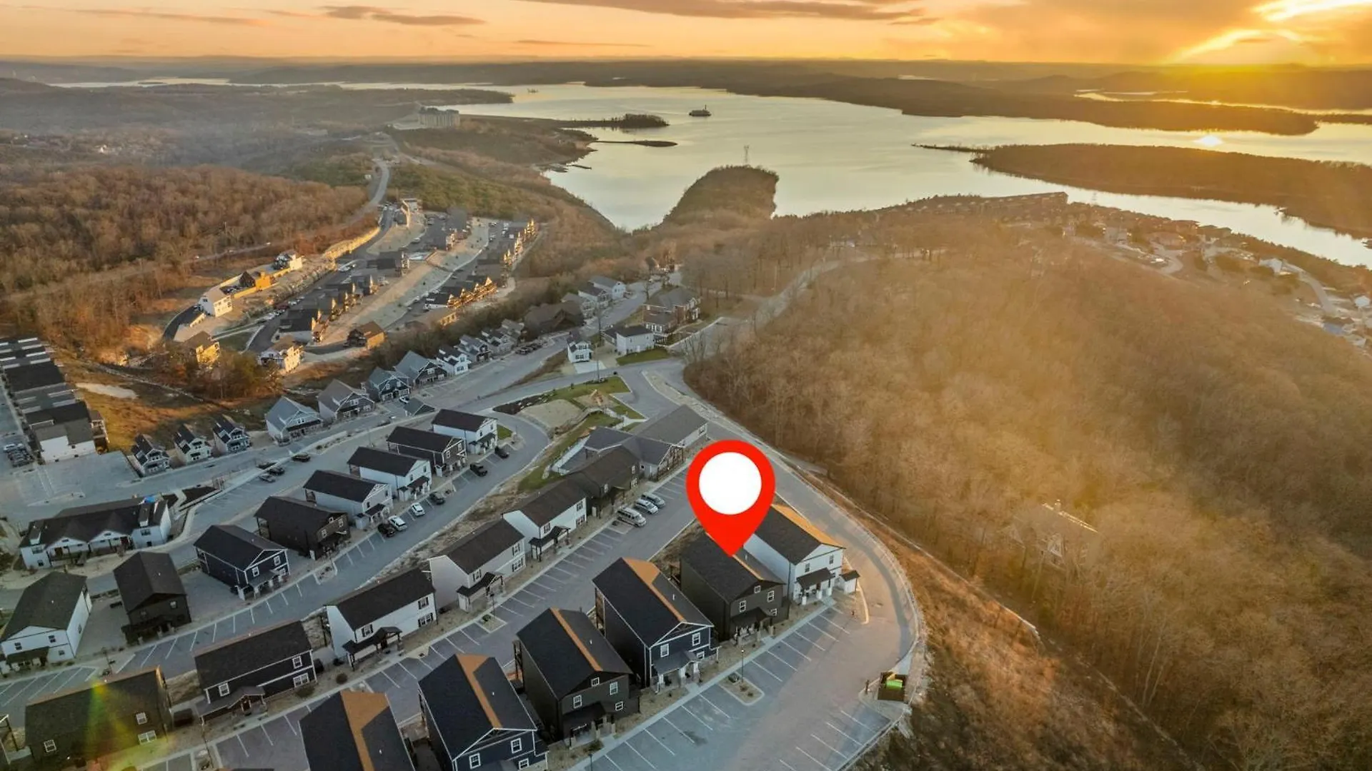 Holiday home Pvt Outdoor Pool-multiple Arcades-pvt Hot Tub-free Attraction Tickets-firepit-lake View