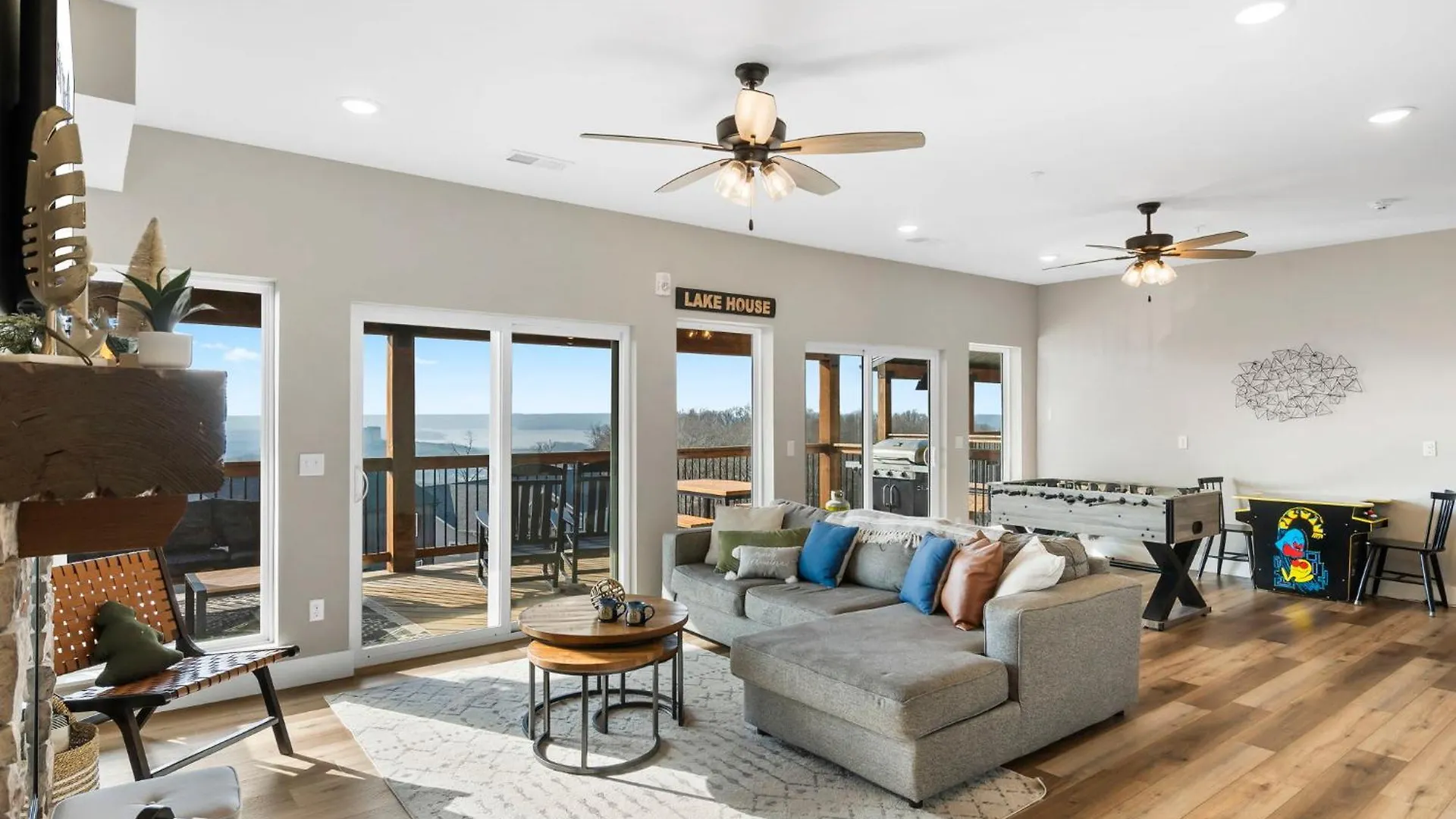 Holiday home Pvt Outdoor Pool-multiple Arcades-pvt Hot Tub-free Attraction Tickets-firepit-lake View *