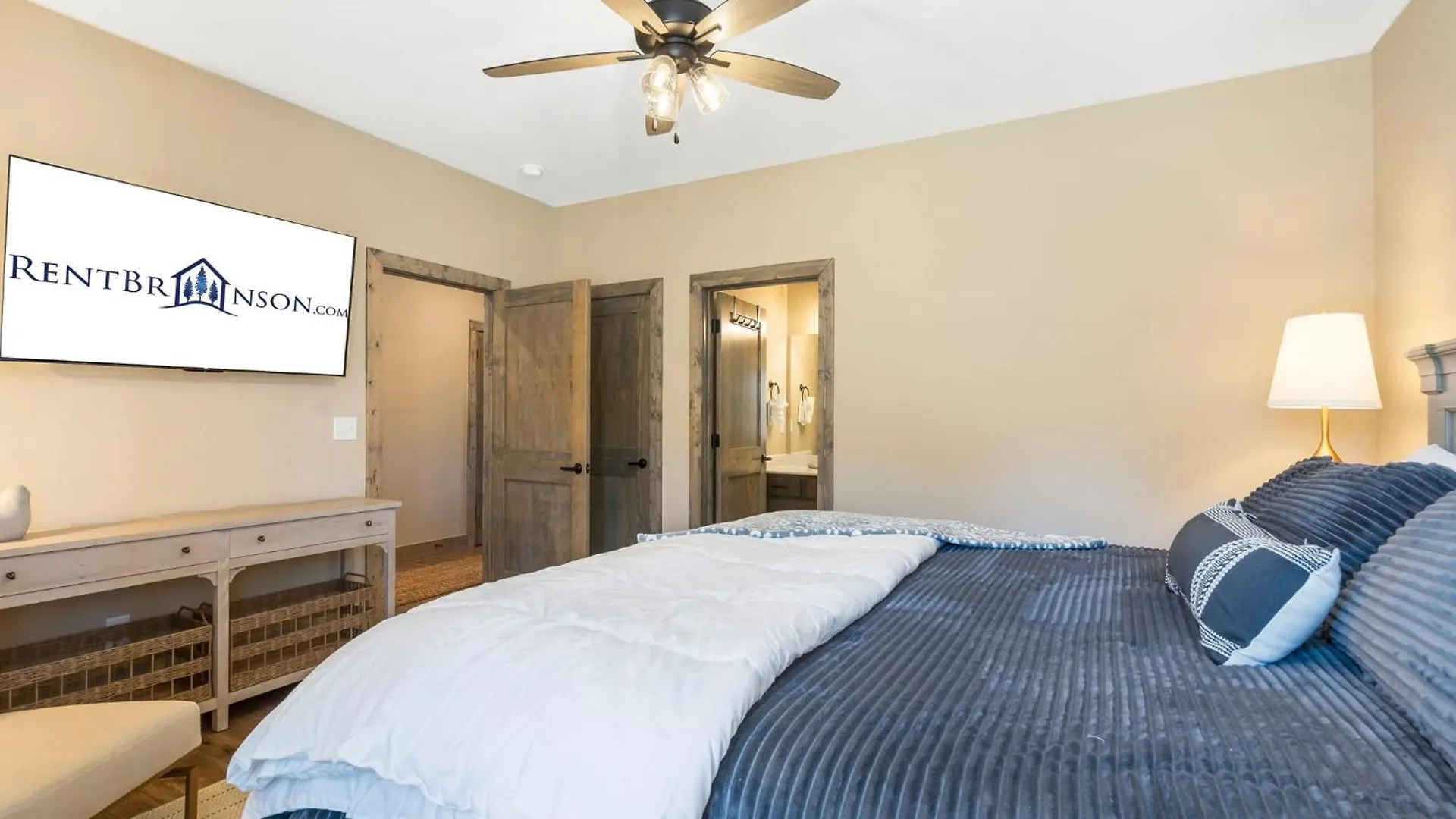 New Log Cabin, Pvt Hot Tub, Free Daily Activities, Shuffleboard, Arcade *
