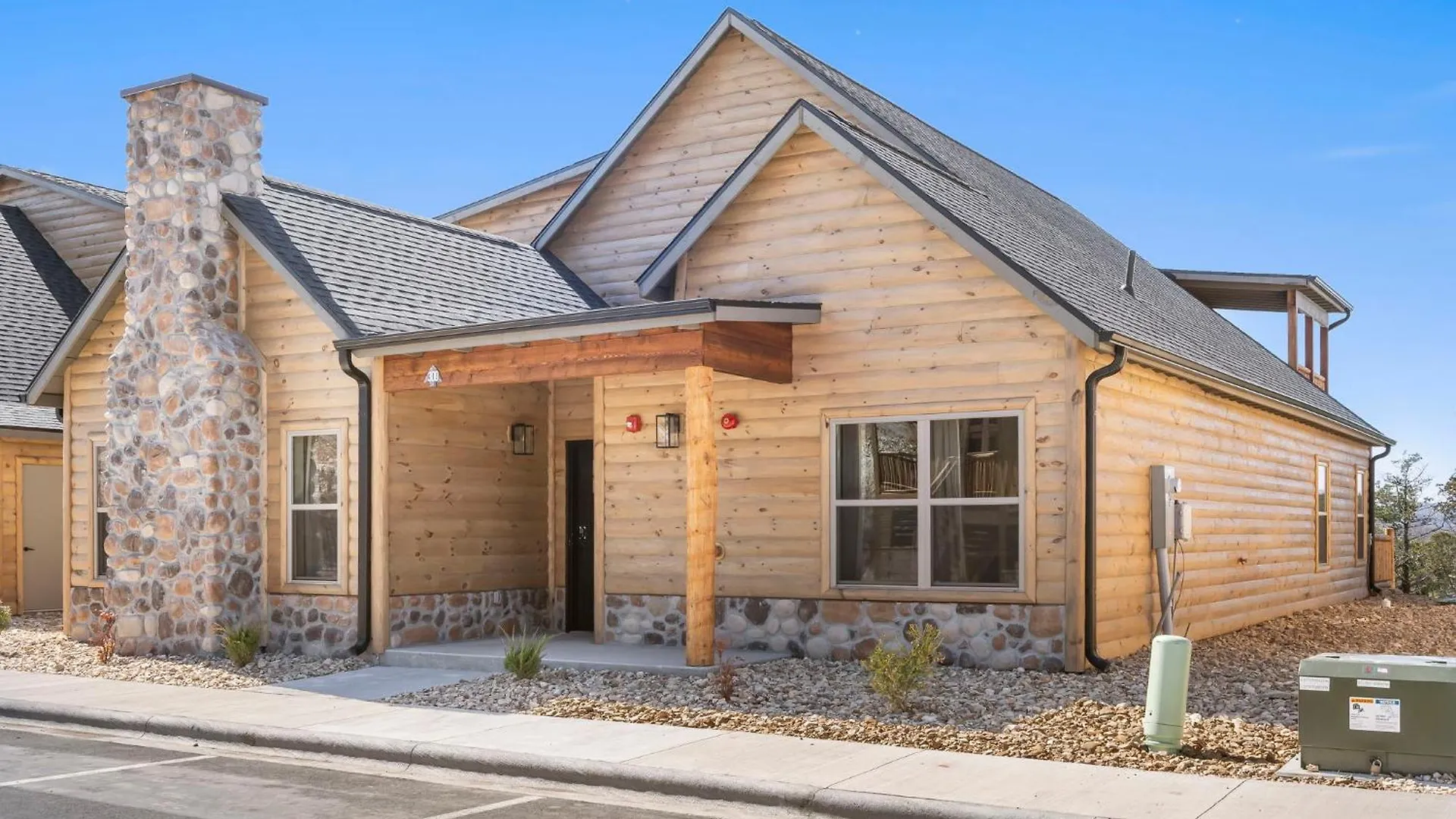 New Log Cabin, Pvt Hot Tub, Free Daily Activities, Shuffleboard, Arcade Branson