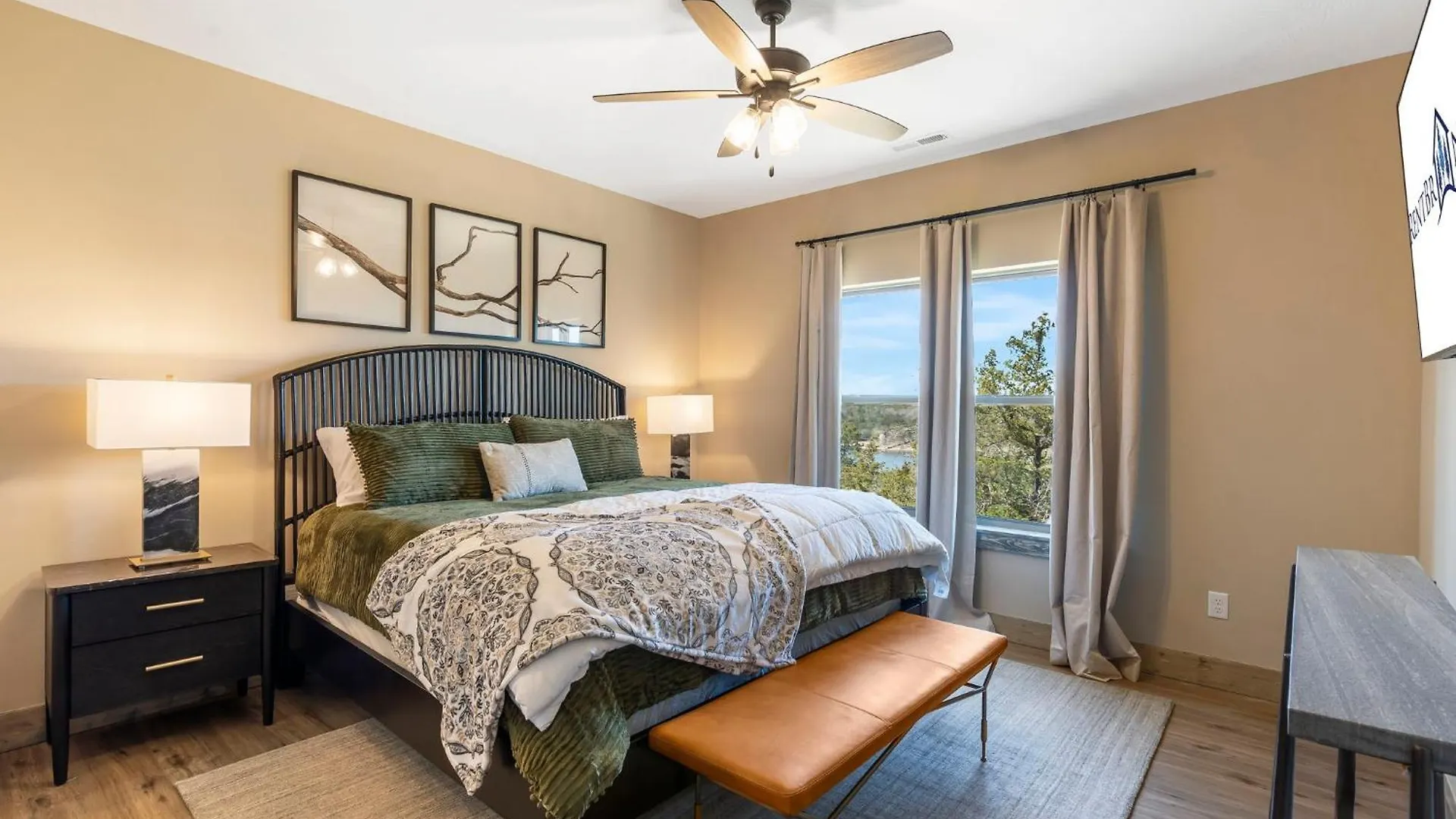 New Log Cabin, Pvt Hot Tub, Free Daily Activities, Shuffleboard, Arcade