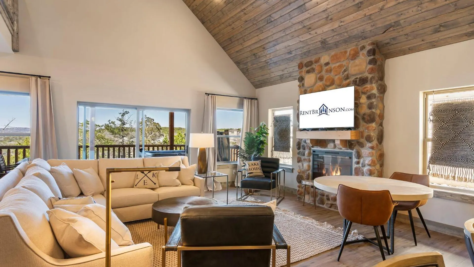 New Log Cabin, Pvt Hot Tub, Free Daily Activities, Shuffleboard, Arcade Holiday home
