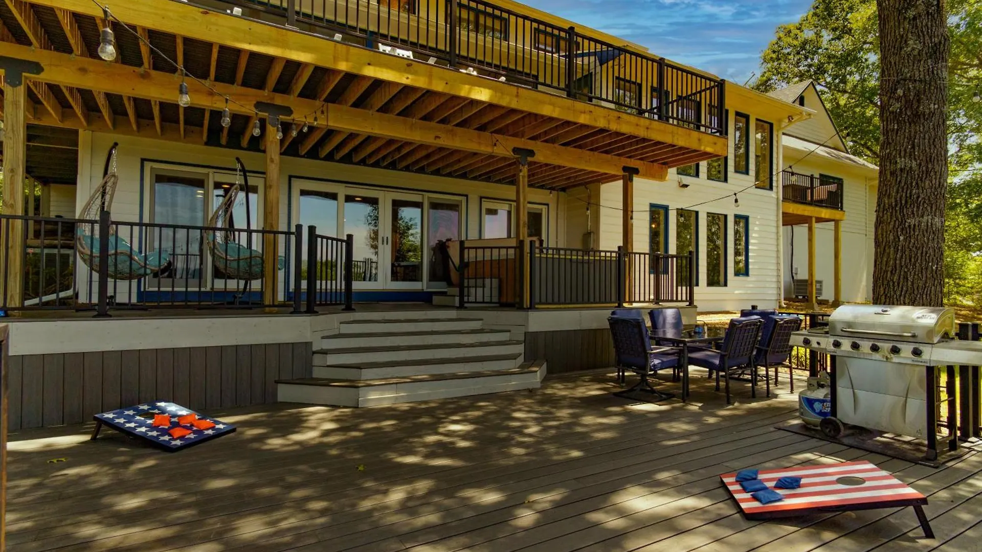Tablerock Views, Private Outdoor Pool, Karaoke/games-2 Kitchens! Secluded On A Few Acres! * Branson
