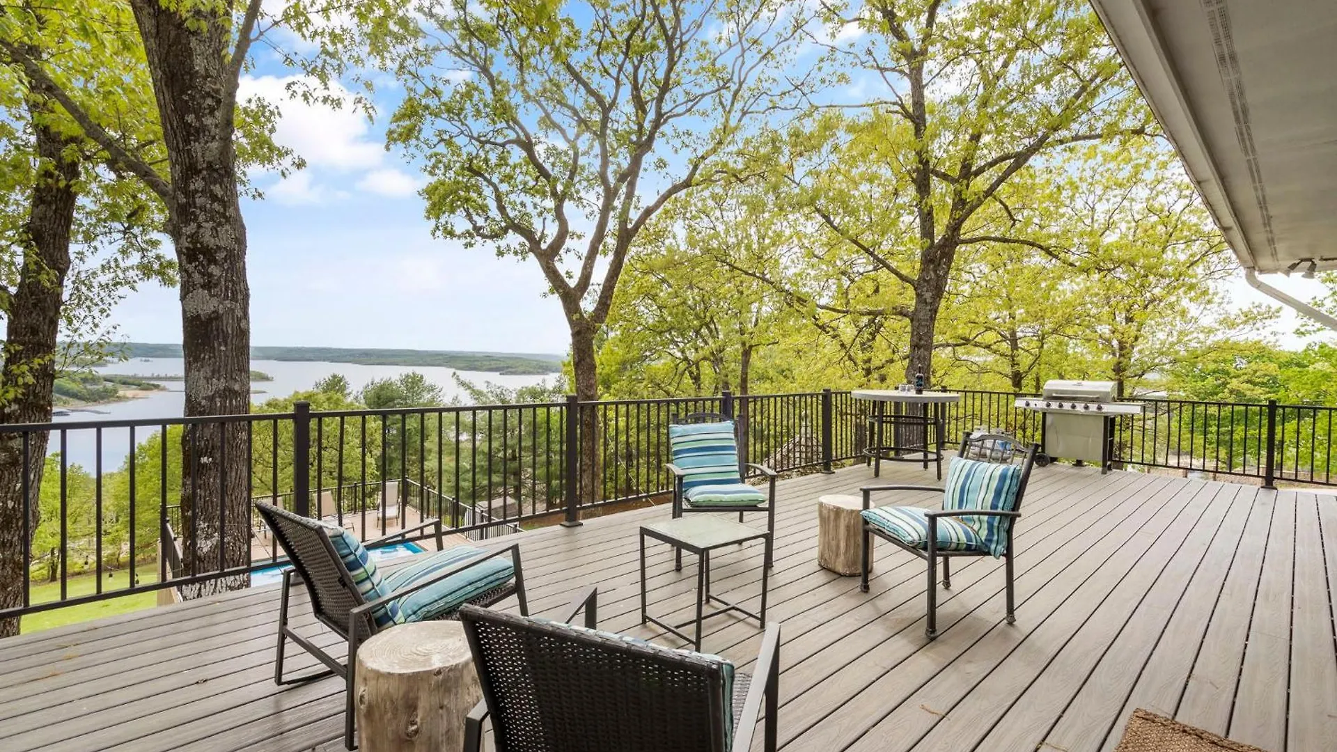 Tablerock Views, Private Outdoor Pool, Karaoke/games-2 Kitchens! Secluded On A Few Acres! Holiday home
