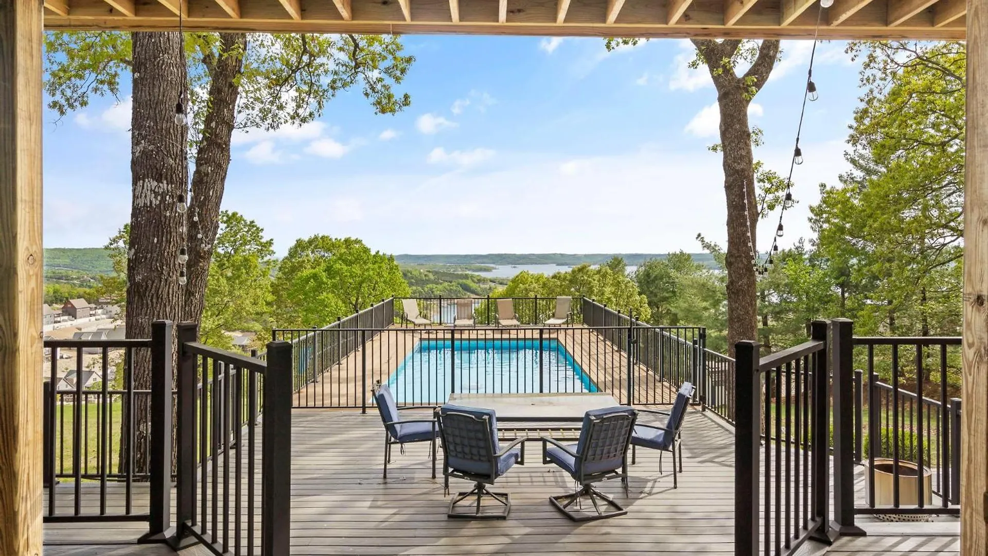 Tablerock Views, Private Outdoor Pool, Karaoke/games-2 Kitchens! Secluded On A Few Acres! *