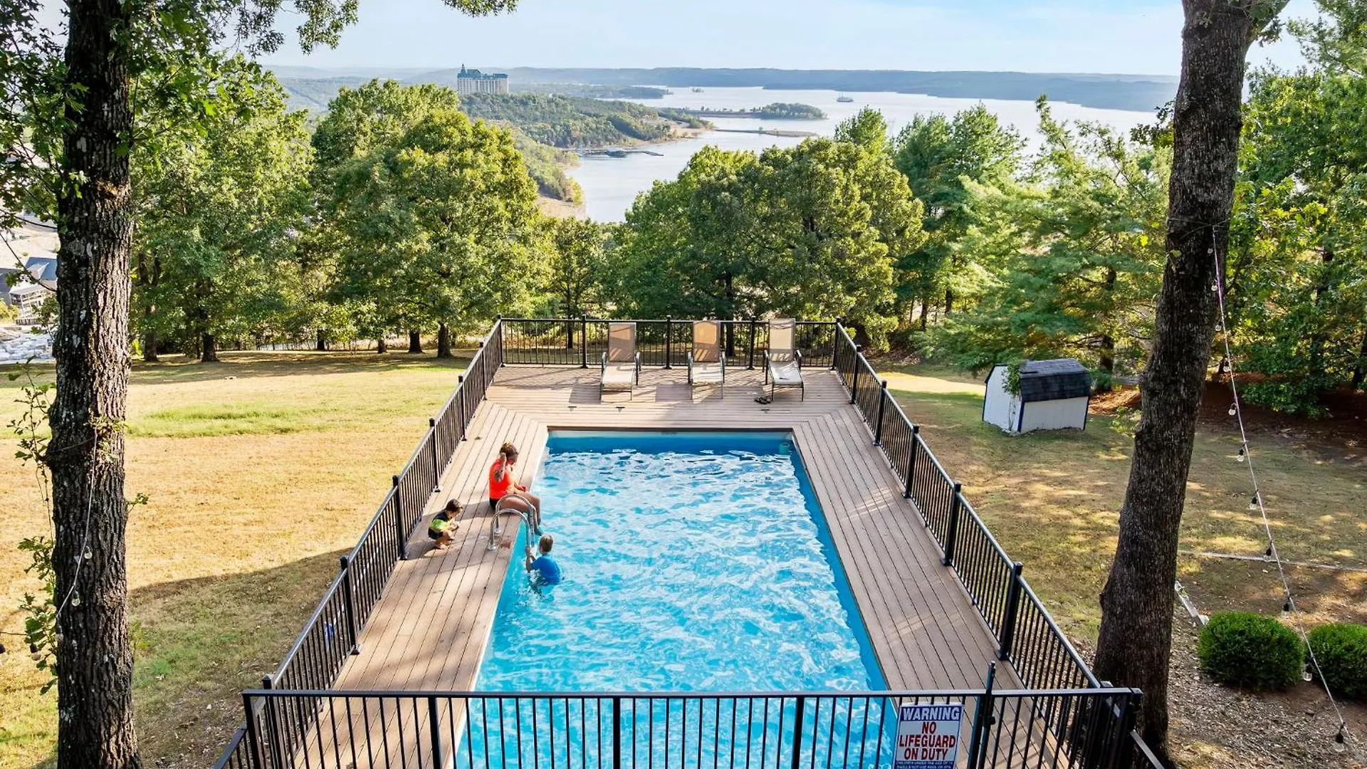 Holiday home Tablerock Views, Private Outdoor Pool, Karaoke/games-2 Kitchens! Secluded On A Few Acres! *