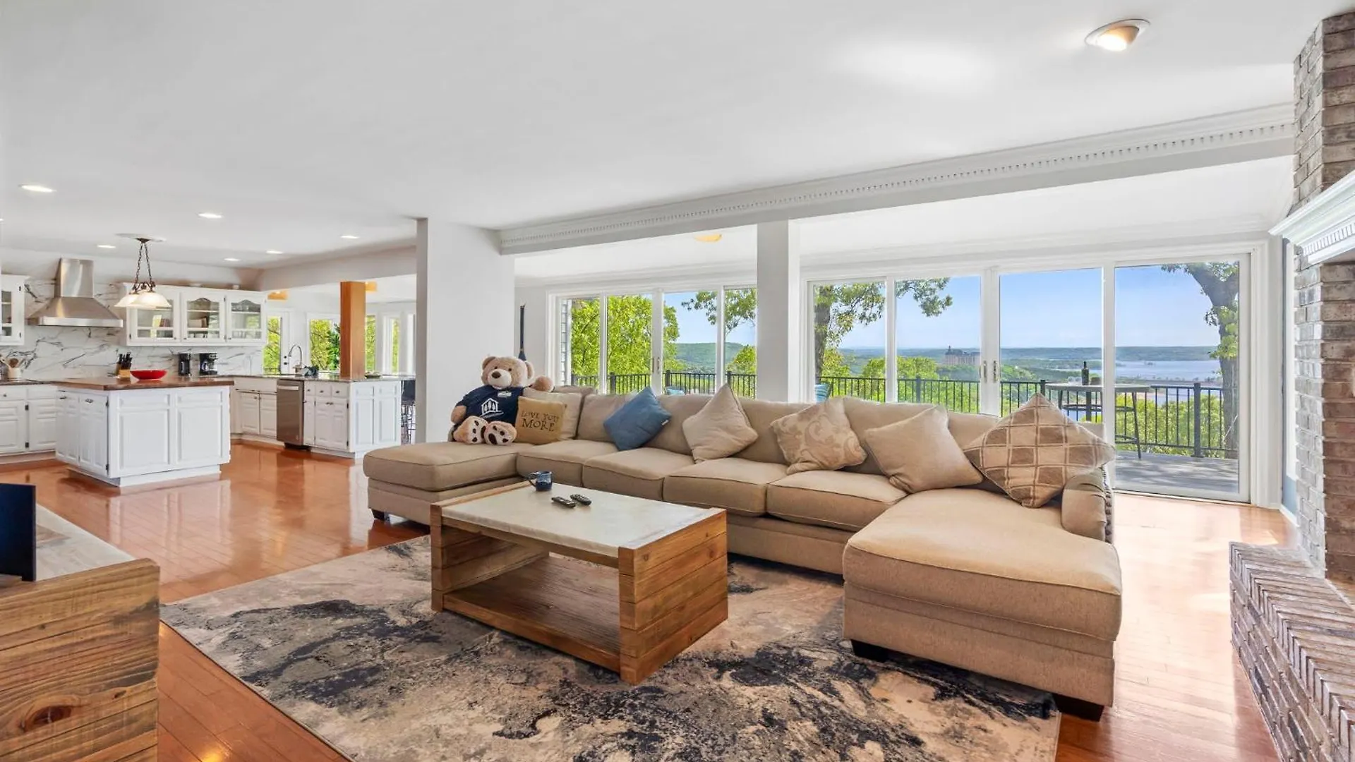 Holiday home Tablerock Views, Private Outdoor Pool, Karaoke/games-2 Kitchens! Secluded On A Few Acres! *