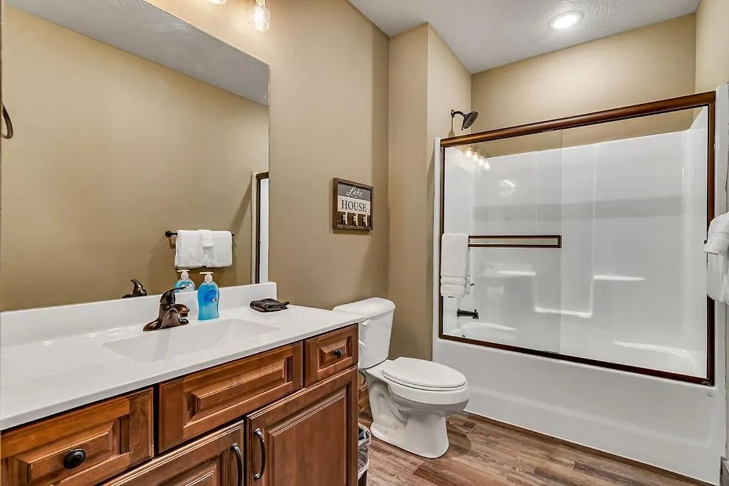 Pvt Indoor Pool-basketball Court-theatre & Hot Tub-games-sleeps 46-table Rock View-free Tickets Holiday home