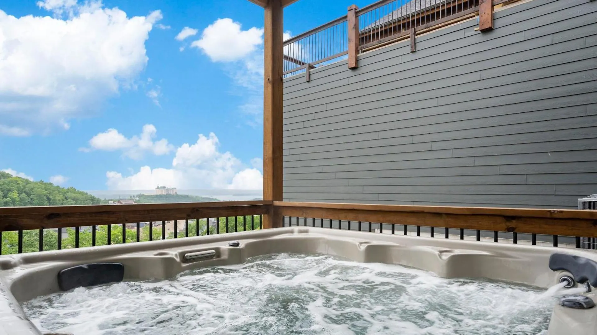 Modern Costal 3 Bedroom Holiday home Branson