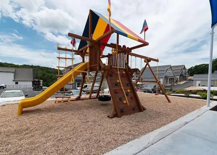 Holiday home Pvt Indoor Pool-basketball Court-theatre & Hot Tub-games-sleeps 46-table Rock View-free Tickets *
