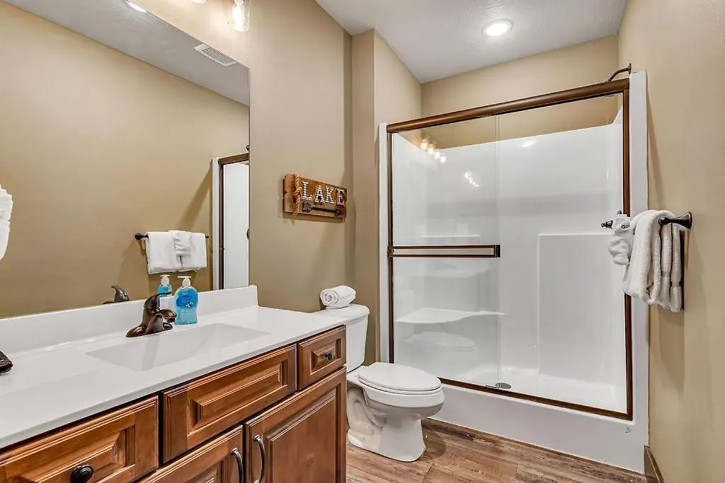 Pvt Indoor Pool-basketball Court-theatre & Hot Tub-games-sleeps 46-table Rock View-free Tickets * Branson