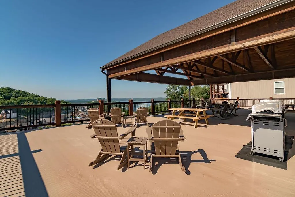 Holiday home Pvt Indoor Pool-basketball Court-theatre & Hot Tub-games-sleeps 46-table Rock View-free Tickets Branson