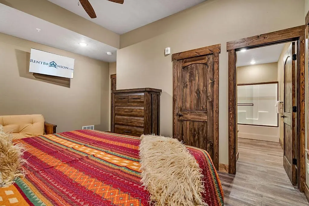 Pvt Indoor Pool-basketball Court-theatre & Hot Tub-games-sleeps 46-table Rock View-free Tickets Holiday home