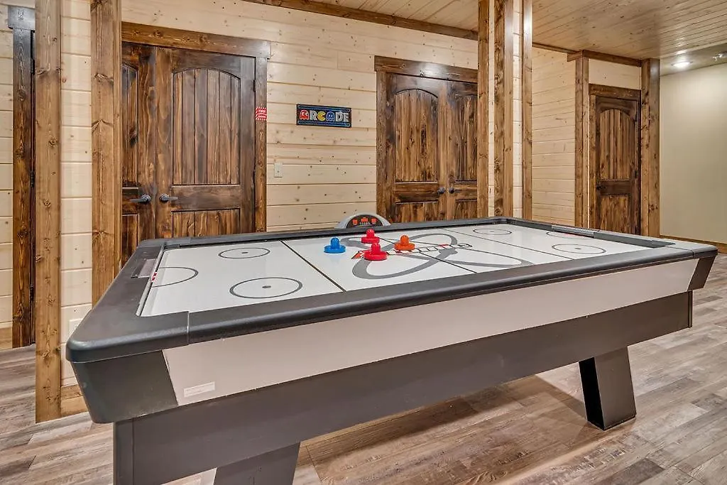 Holiday home Pvt Indoor Pool-basketball Court-theatre & Hot Tub-games-sleeps 46-table Rock View-free Tickets Branson