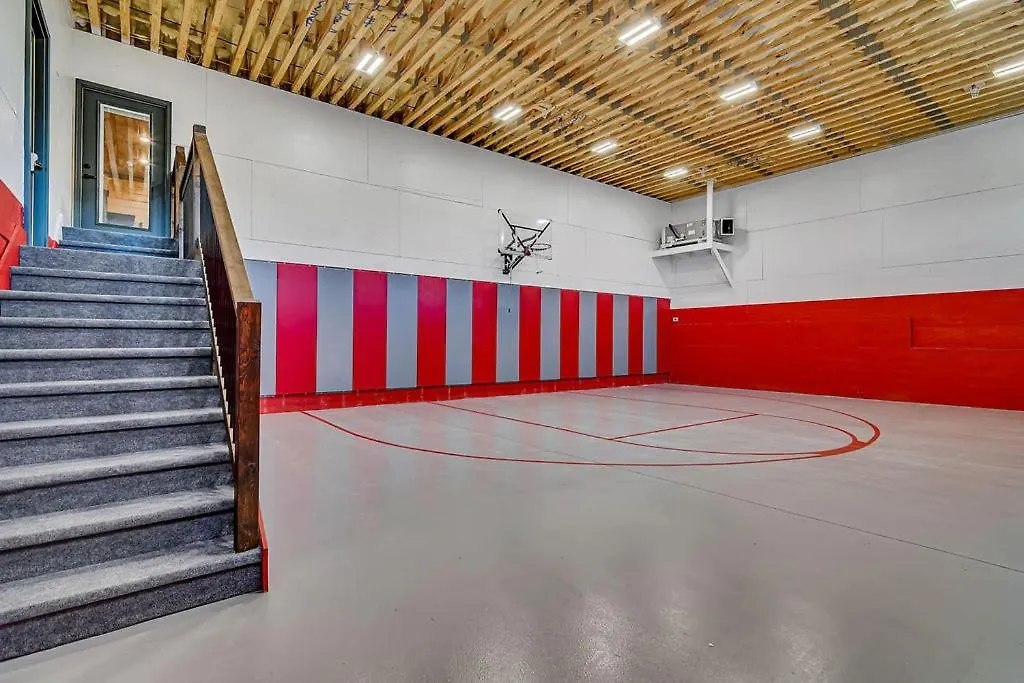 Holiday home Pvt Indoor Pool-basketball Court-theatre & Hot Tub-games-sleeps 46-table Rock View-free Tickets