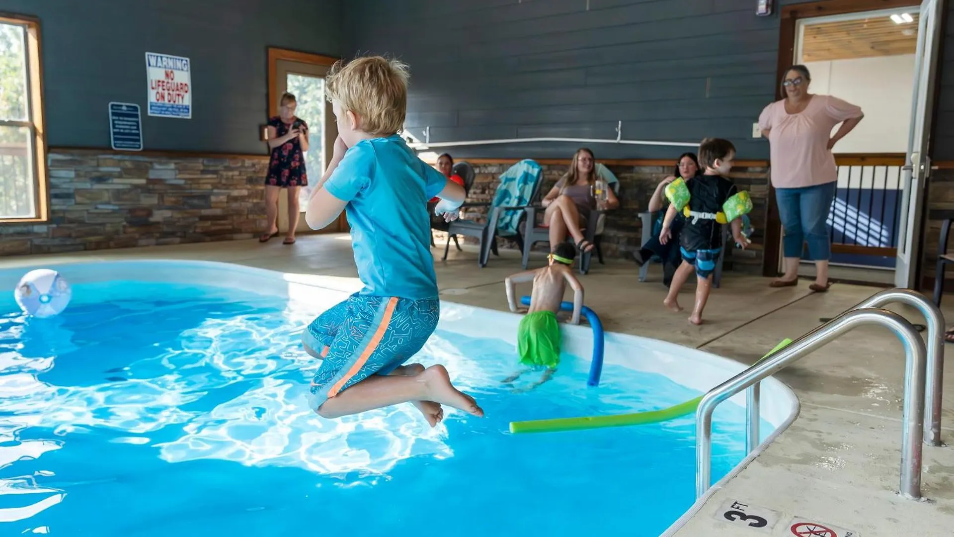 Pvt Indoor Pool-basketball Court-theatre & Hot Tub-games-sleeps 46-table Rock View-free Tickets *