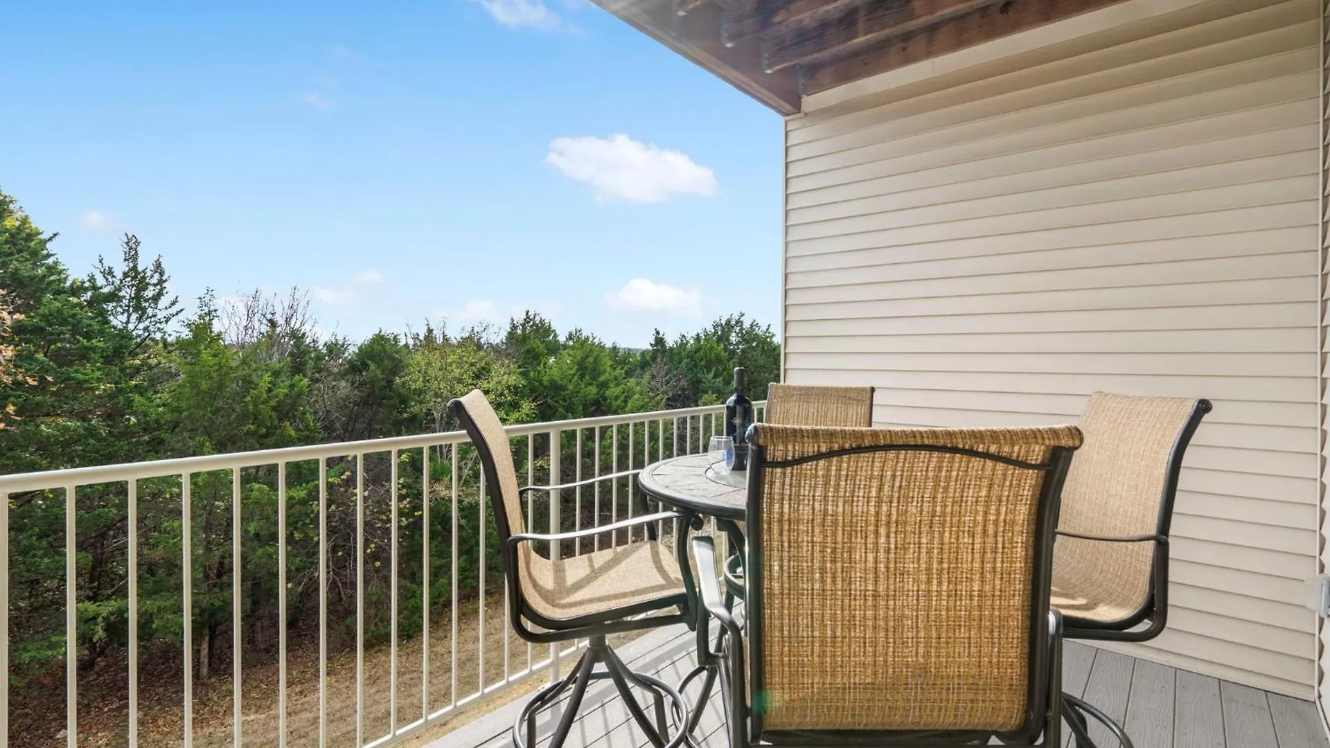 2 Bedroom 0condo W Deck & Wooded Views-free Attraction Tickets-close To State Park Marina Holiday home *