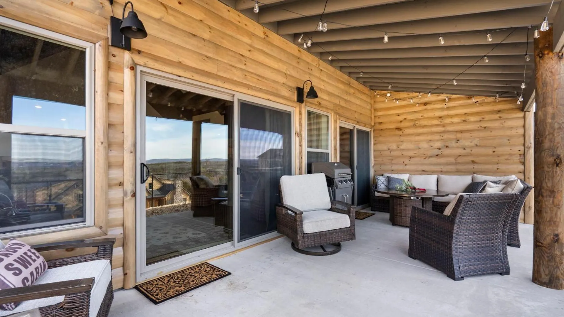 New Log With Ozark Sunset Views, $400 Daily Activities Included, Pickleball Branson