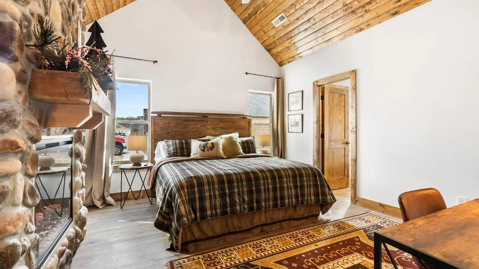 New Log With Ozark Sunset Views, $400 Daily Activities Included, Pickleball * Branson