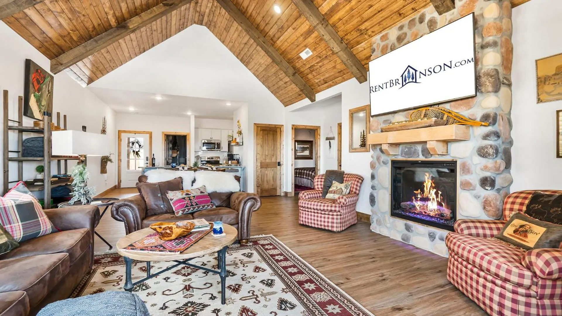 New Log With Ozark Sunset Views, $400 Daily Activities Included, Pickleball