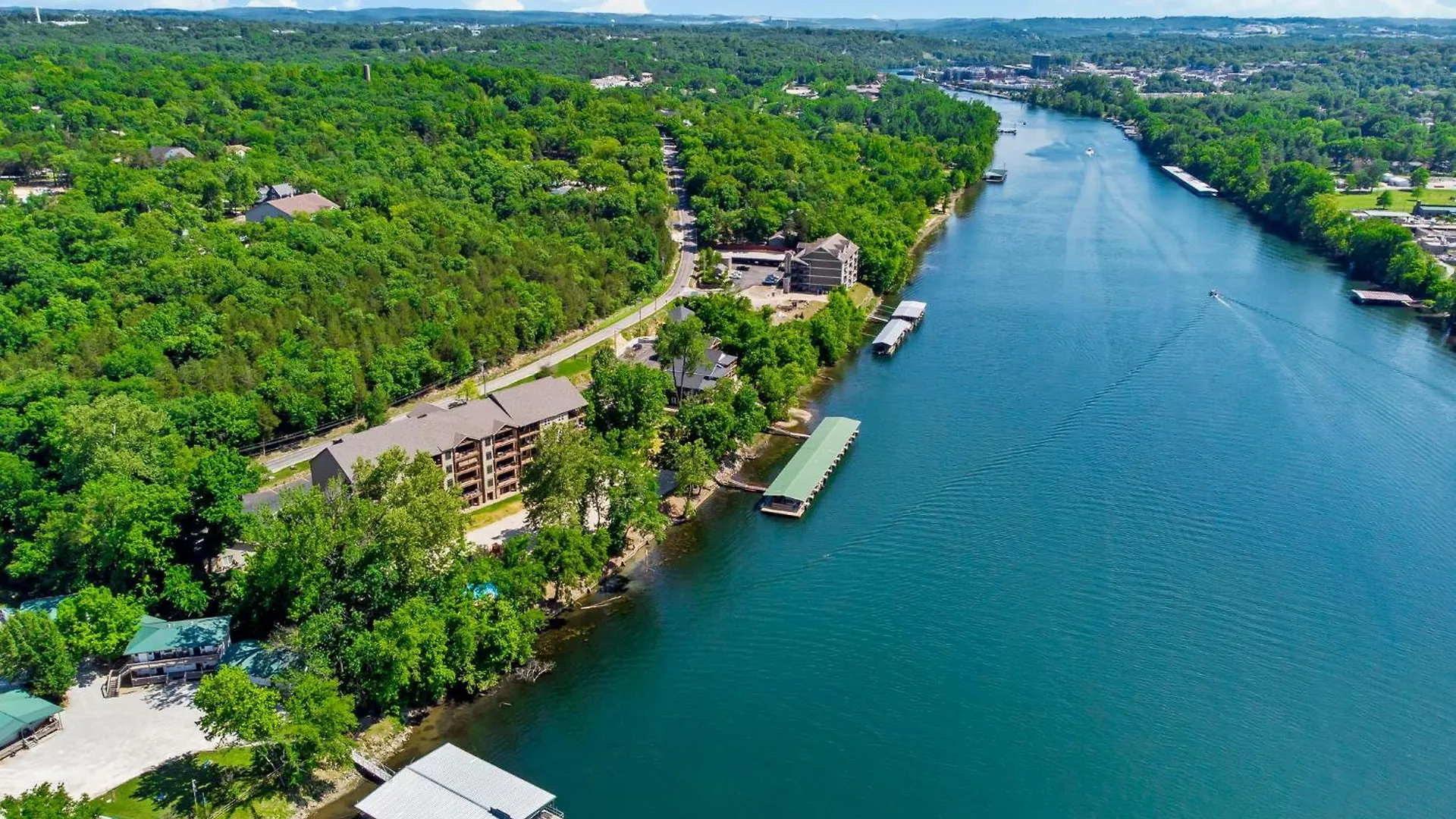 Taneycomo Views-near Landing-cmty Outdoor Pool-free Tickets-elevator! * Branson