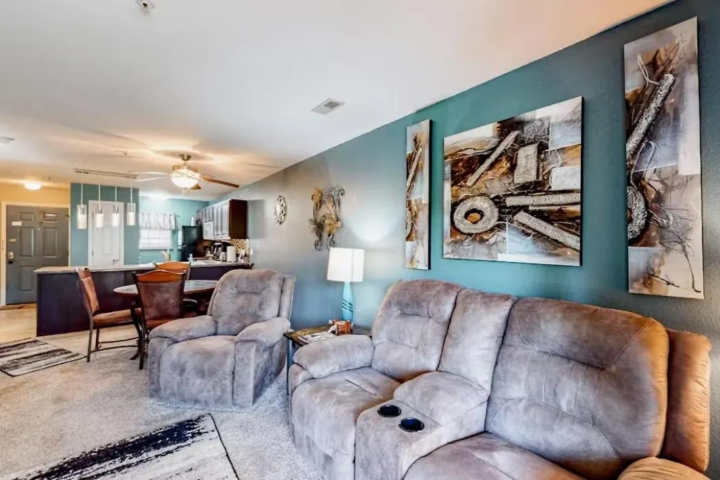 Fall Creek 34-7, Screened Porch, Pet Friendly, Great Location Apartment *