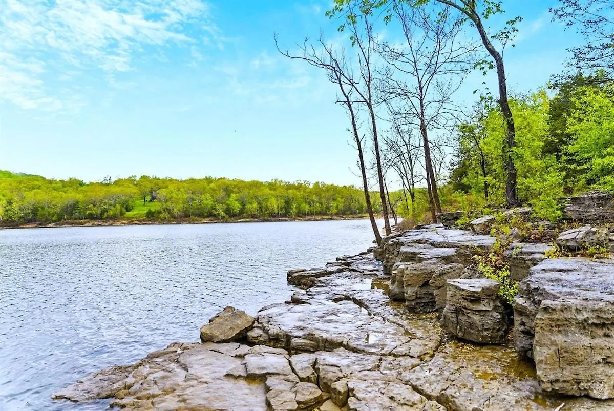 Apartment Spring Break Special! By Sdc, No Stairs, Lake, 21-3 *