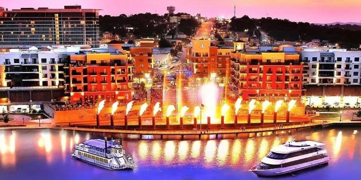 Apartment Spring Break Special! By Sdc, No Stairs, Lake, 21-3 *