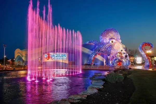 Apartment Spring Break Special! By Sdc, No Stairs, Lake, 21-3 *