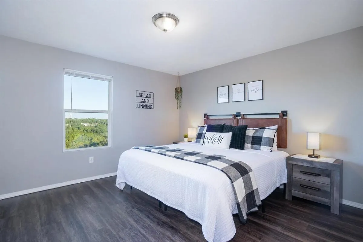 Spring Break Special! Between Strip & Sdc, 2903-6 Apartment *