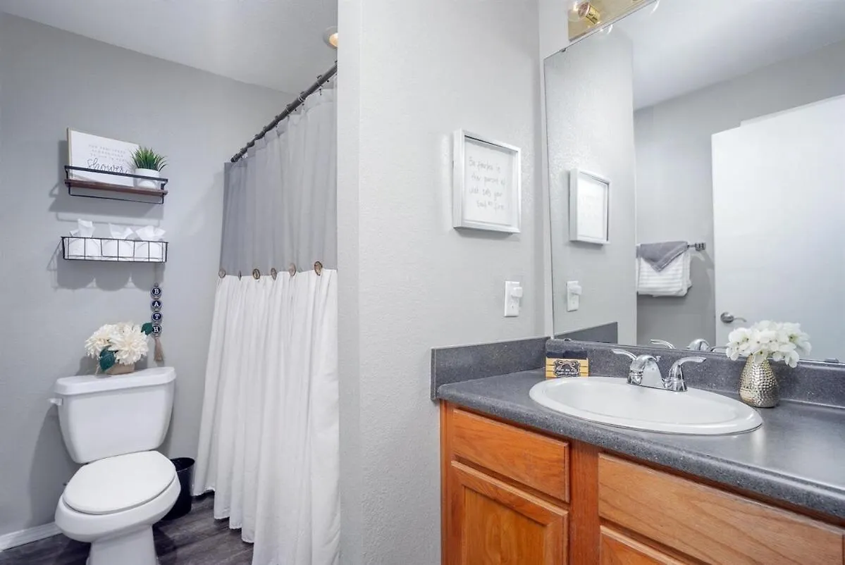 Apartment Spring Break Special! Between Strip & Sdc, 2903-6