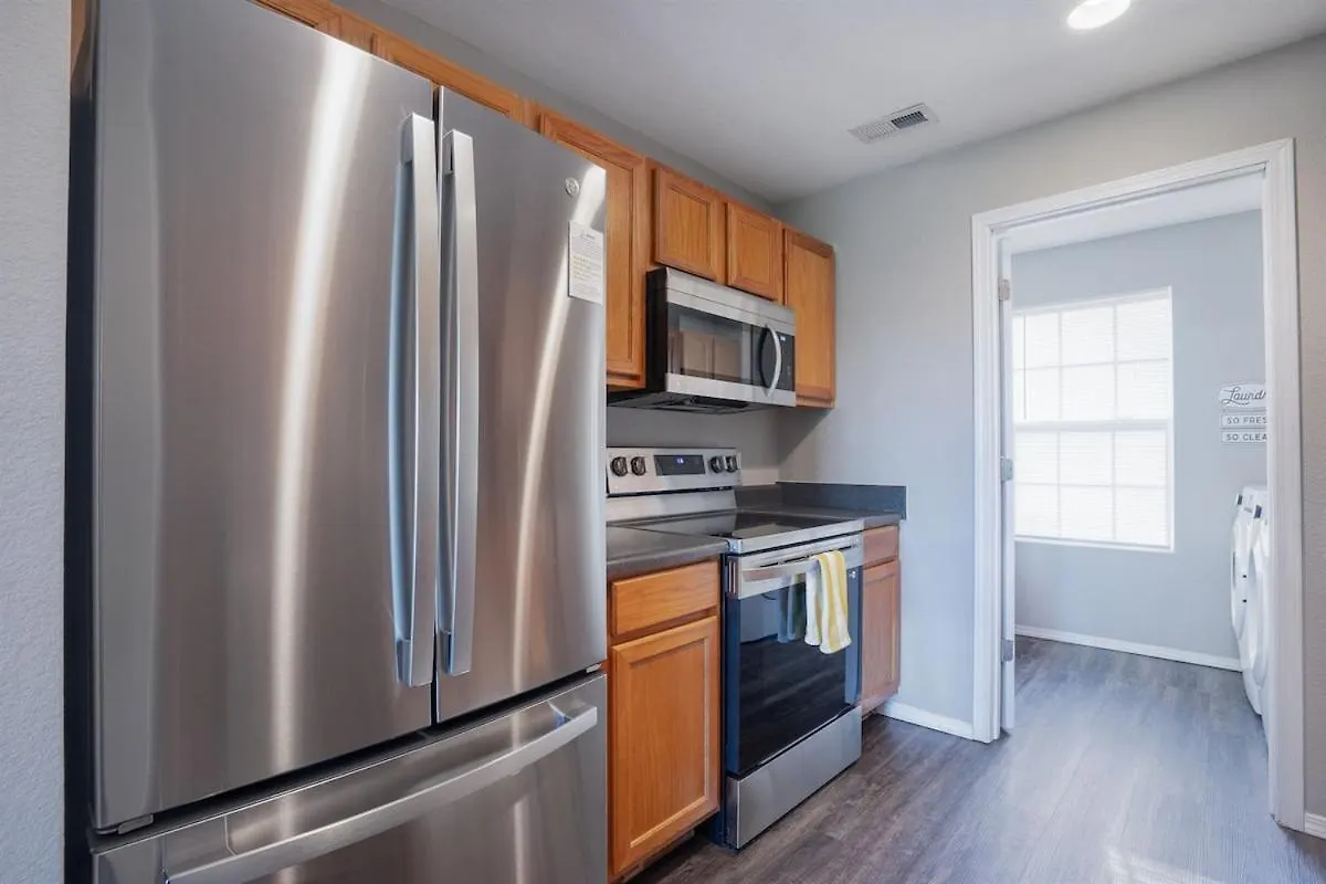 Apartment Spring Break Special! Between Strip & Sdc, 2903-6
