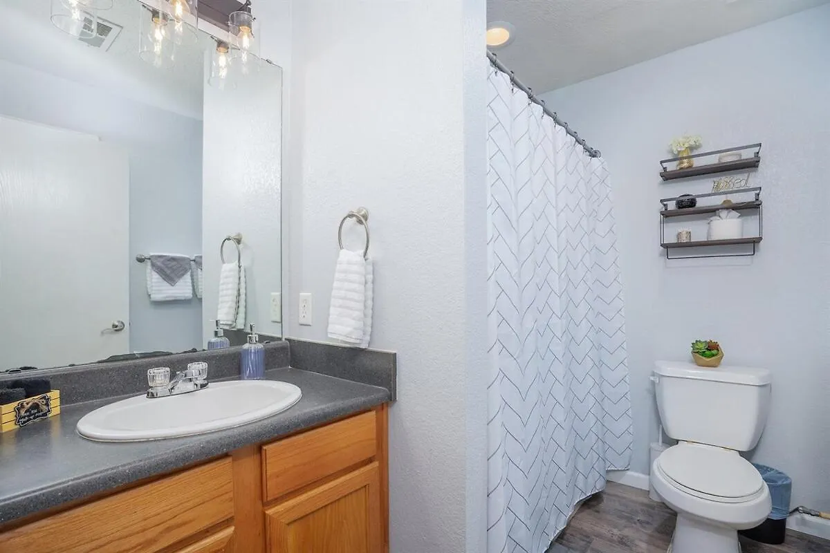 Spring Break Special! Between Strip & Sdc, 2901-5 Apartment