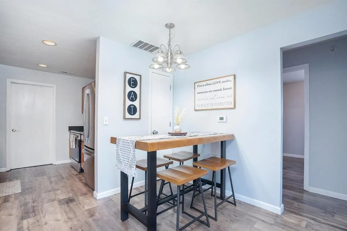 Apartment Spring Break Special! Between Strip & Sdc, 2901-5 Branson