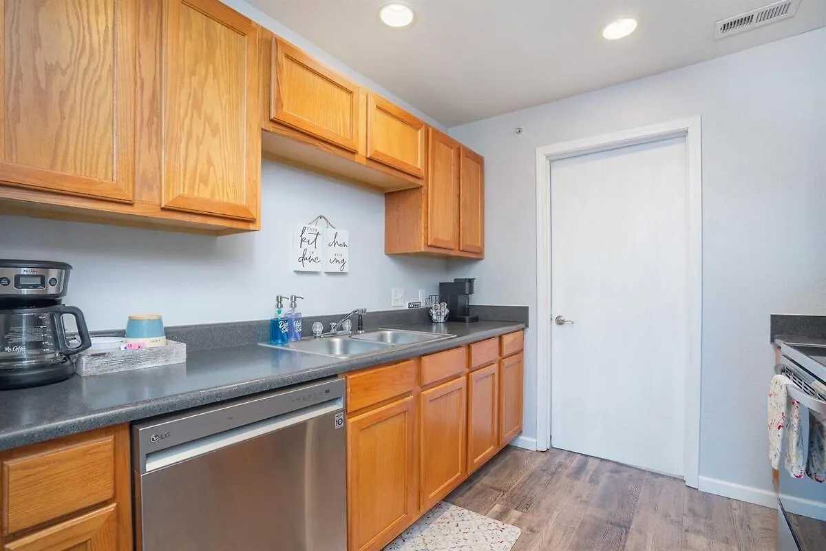 Spring Break Special! Between Strip & Sdc, 2901-5