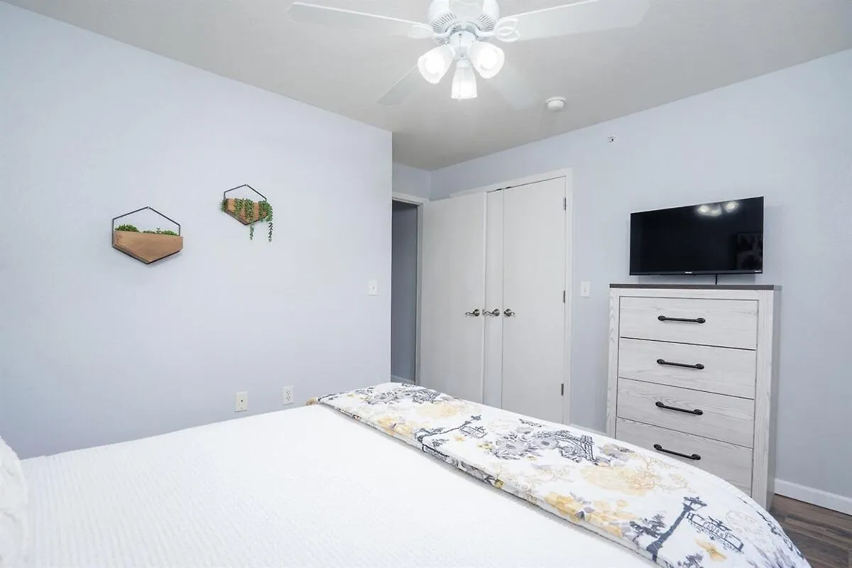 Apartment Spring Break Special! Between Strip & Sdc, 2901-5 Branson