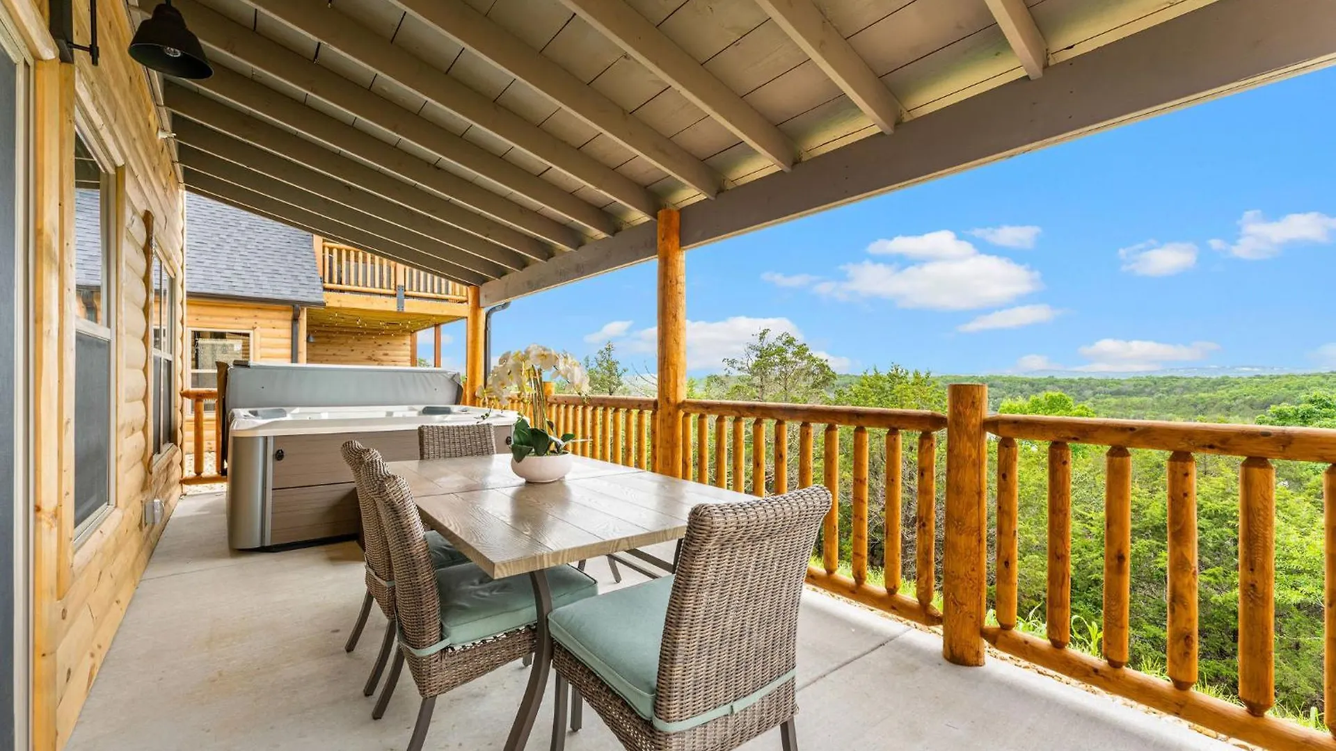 Lakefront Haven With Hot Tub And Gym