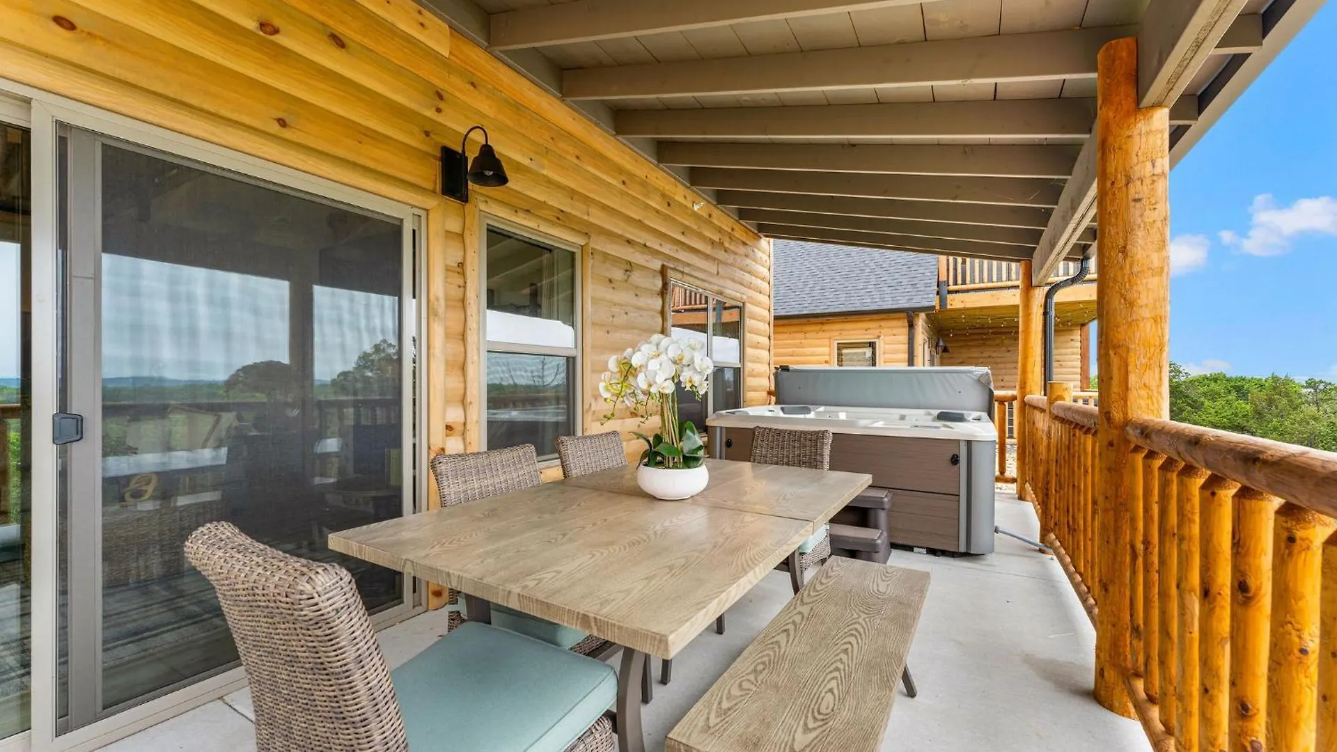 Lakefront Haven With Hot Tub And Gym